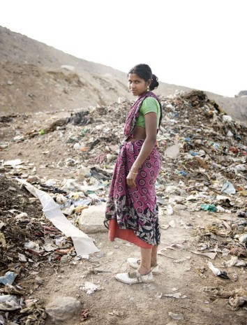 meisjes leven in krottenwijk van Delhi