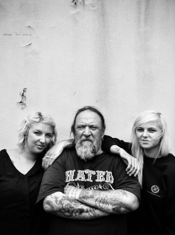 Henk Schiffmacher en zijn dochters Morrison en Texas